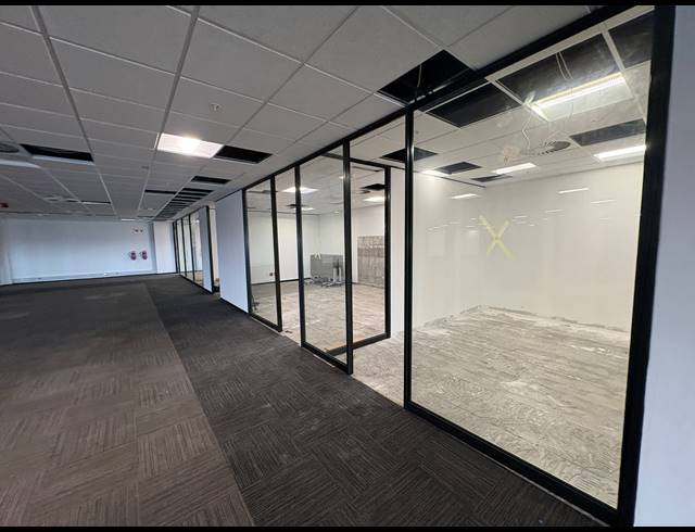 3,758M² OFFICE TO LET IN PINELANDS